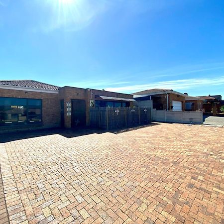 Azura Sleep Brackenfell Apartment Luaran gambar